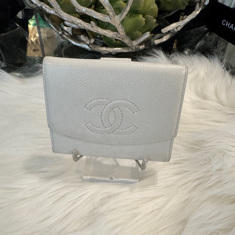 CHANEL Caviar Wallet - CC Icon White